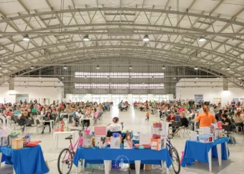 Festa da Primavera reuniu centenas de pessoas no Mega Rocio neste domingo (10)