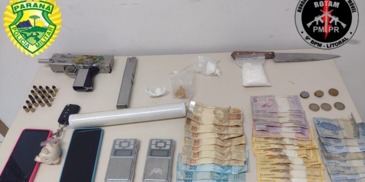 PM apreende drogas, carro clonado e submetralhadora artesanal em Paranaguá