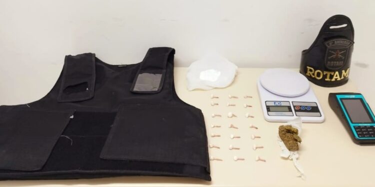 Apreensão de Drogas e Material Ilícito em Abordagem da ROTAM em Paranaguá