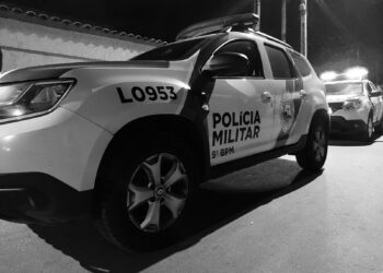 Flagrado furtando protetores solares devolve mercadorias e foge de carro