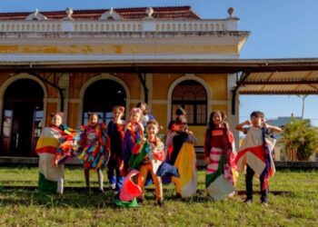 Estação Ferroviária de Paranaguá recebe exposição de arte para crianças