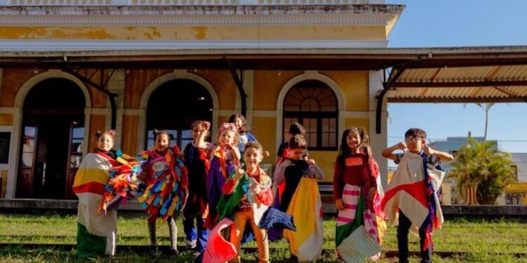 Estação Ferroviária de Paranaguá recebe exposição de arte para crianças