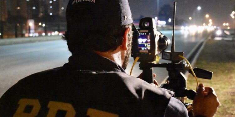 Radares da PRF flagram mais de mil motoristas por dia durante feriadão no Paraná