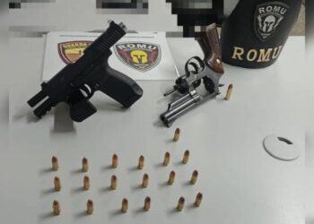Foragido da Justiça é flagrado pela ROMU carregando duas armas de fogo na Ilha dos Valadares.