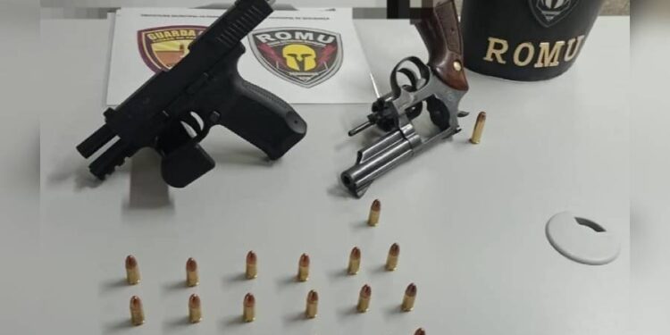 Foragido da Justiça é flagrado pela ROMU carregando duas armas de fogo na Ilha dos Valadares.