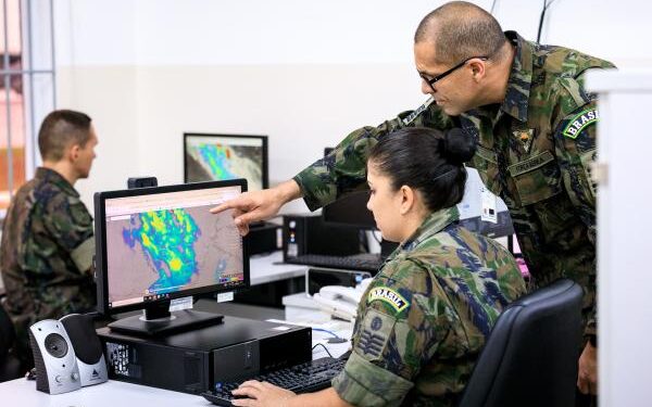 INMET emite alertas vermelhos e laranjas devido ao calor extremo em diversos estados brasileiros