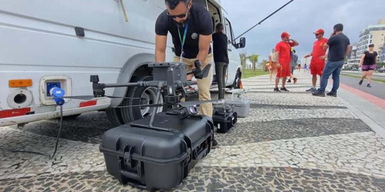 Após teste no feriado, Estado vai usar drones para ajudar bombeiros em salvamentos
