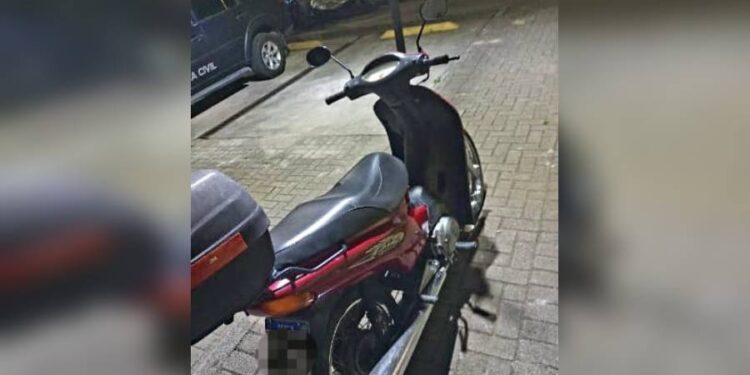 Motocicleta furtada é recuperada pela Guarda Civil Municipal.