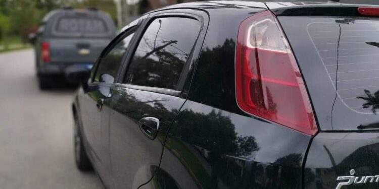 Carro furtado em São Paulo é recuperado pela PM; veículo trafegava pela BR-277