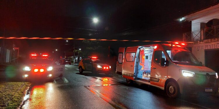 Homem alvejado por disparos de arma de fogo não resistiu