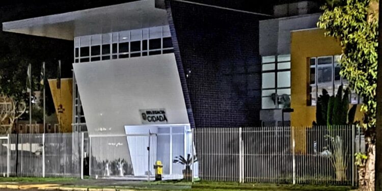 Adolescentes são apreendidos pela PM após roubar uma bicicleta, uma corrente, celulares e uma mochila em Caiobá