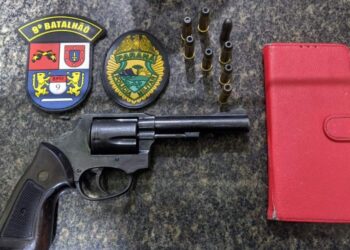 Abordagem de rotina termina com arma de fogo apreendida em Pontal do Paraná