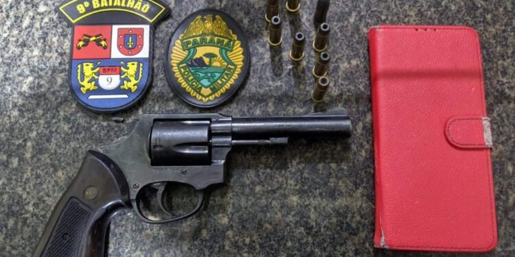 Abordagem de rotina termina com arma de fogo apreendida em Pontal do Paraná