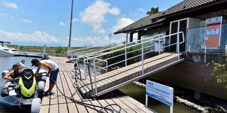 Iate Clube de Caiobá está com 70 vagas de emprego para atuação na temporada de verão