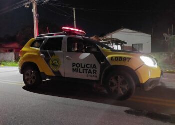 Dupla invade farmácia na Vila Guarani e rouba dinheiro do caixa
