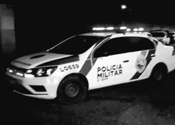 Criminosos armados roubam dinheiro do caixa e celular de cliente em uma farmácia na Vila Paranaguá