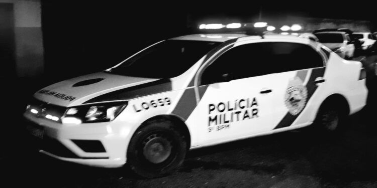 Criminosos armados roubam dinheiro do caixa e celular de cliente em uma farmácia na Vila Paranaguá
