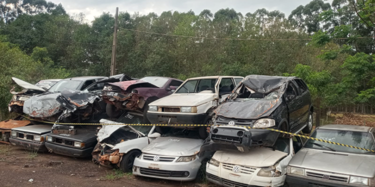 DER/PR vai leiloar 772 sucatas de veículos recolhidas em rodovias estaduais