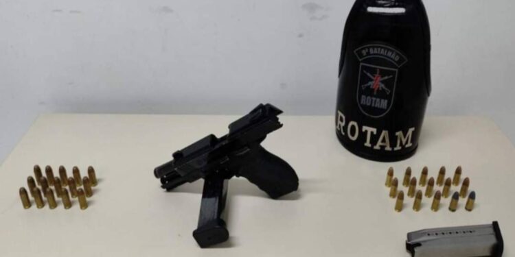 ROTAM captura foragido da Justiça e apreende pistola e carregadores na Vila Padre Jackson