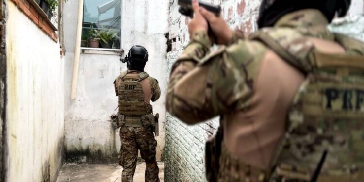 PRF e Polícia Civil prendem sete pessoas ligadas ao roubo de carga no Paraná