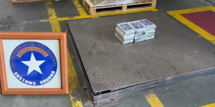 Receita Federal apreende 13 quilos de cocaína no Terminal de Contêineres do Porto de Paranaguá