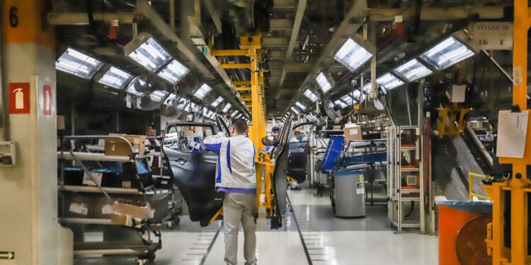 Indústria paranaense cresce 2,9% em 2023, melhor resultado da região Sul