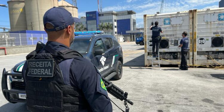 Receita Federal apreende 22 quilos de cocaína no Terminal de Contêineres do Porto de Paranaguá