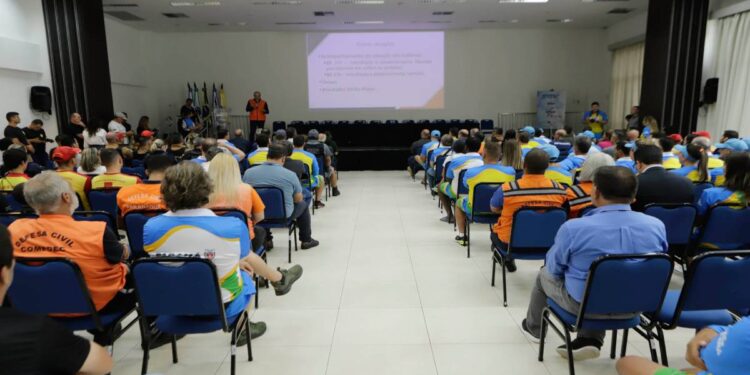 Profissionais contratados para o Verão Maior Paraná vão auxiliar população afetada pelas chuvas