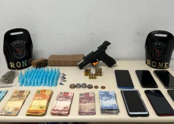 OPERAÇÃO EZEQUIEL 37: Drogas, pistola, munições, dinheiro e celulares são apreendidos pela RONE em Paranaguá