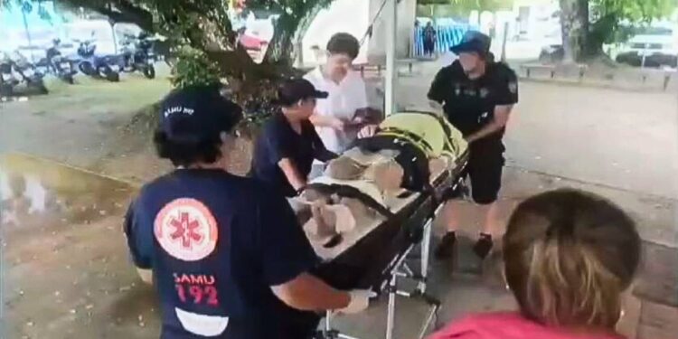 Homem com suspeita de acidente vascular encefálico é atendido pela GCM na Ilha do Mel