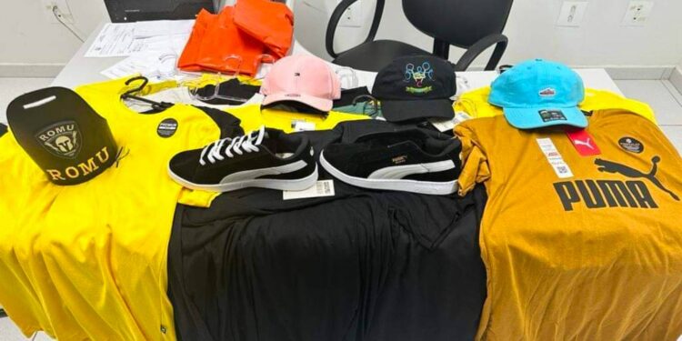 ROMU prende homem que escalou poste de iluminação pública para invadir estabelecimento comercial no Centro Histórico de Paranaguá