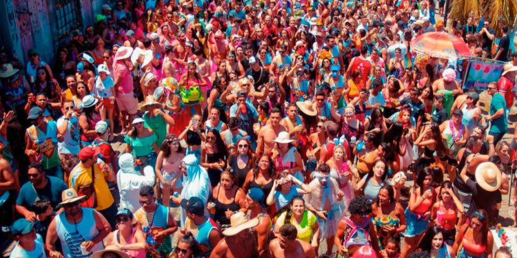 Carnaval 2024: Paranaguá tem 14 blocos confirmados no Banho de Mar à Fantasia