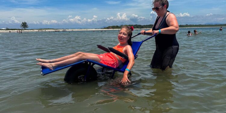 603 pessoas com deficiência ou mobilidade reduzida já usaram as cadeiras especiais no Litoral