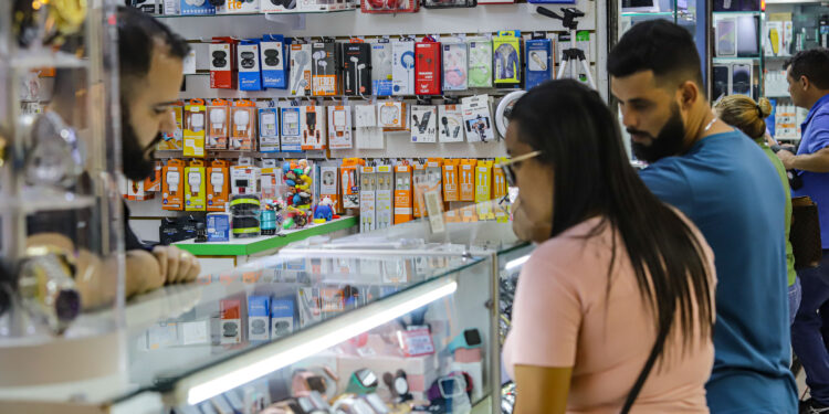 Média recorde: 23 mil empresas foram abertas por mês no Paraná em 2023