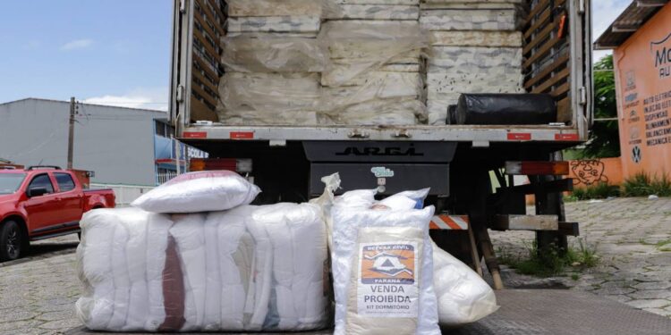 Defesa Civil envia caminhões com mantimentos para Matinhos e Pontal do Paraná