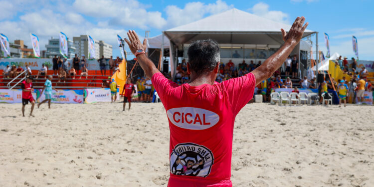 Futebol das Estrelas com ídolos paranaenses marca início do calendário esportivo no Litoral