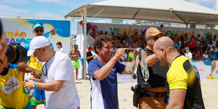 Futebol das Estrelas com ídolos paranaenses marca início do calendário esportivo no Litoral