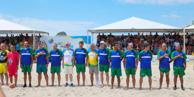 Futebol das Estrelas com ídolos paranaenses marca início do calendário esportivo no Litoral
