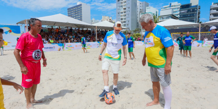 Futebol das Estrelas com ídolos paranaenses marca início do calendário esportivo no Litoral