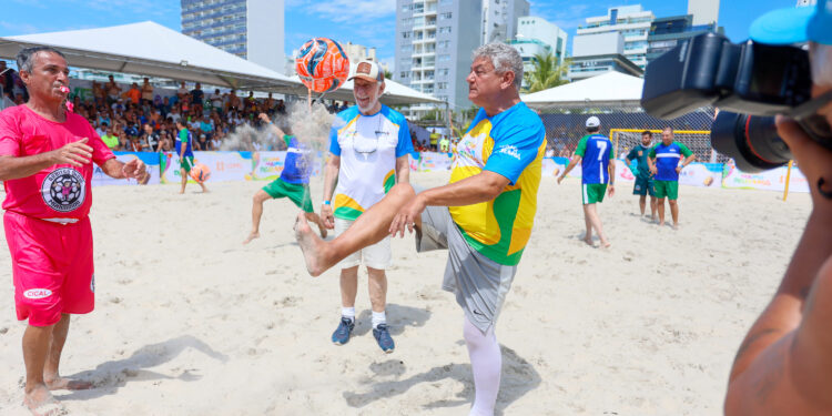Futebol das Estrelas com ídolos paranaenses marca início do calendário esportivo no Litoral