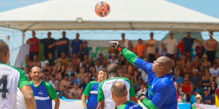 Futebol das Estrelas com ídolos paranaenses marca início do calendário esportivo no Litoral