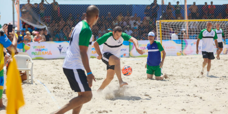Futebol das Estrelas com ídolos paranaenses marca início do calendário esportivo no Litoral