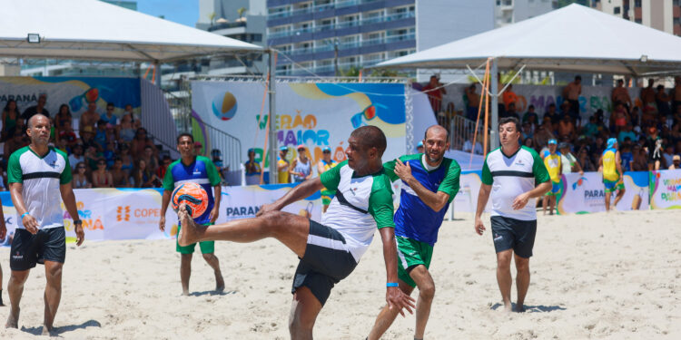 Futebol das Estrelas com ídolos paranaenses marca início do calendário esportivo no Litoral