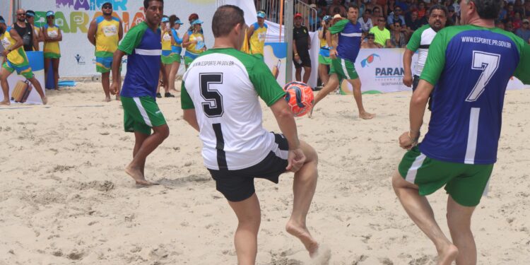 Futebol das Estrelas com ídolos paranaenses marca início do calendário esportivo no Litoral
