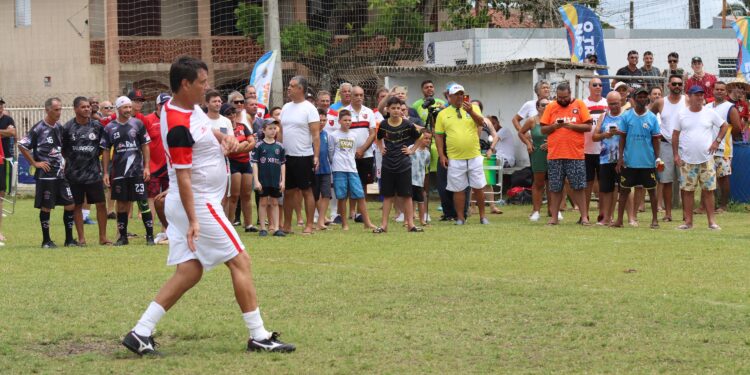 Futebol das Estrelas com ídolos paranaenses marca início do calendário esportivo no Litoral