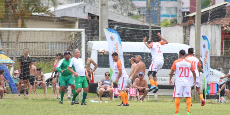 Futebol das Estrelas com ídolos paranaenses marca início do calendário esportivo no Litoral