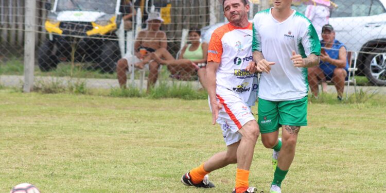 Futebol das Estrelas com ídolos paranaenses marca início do calendário esportivo no Litoral
