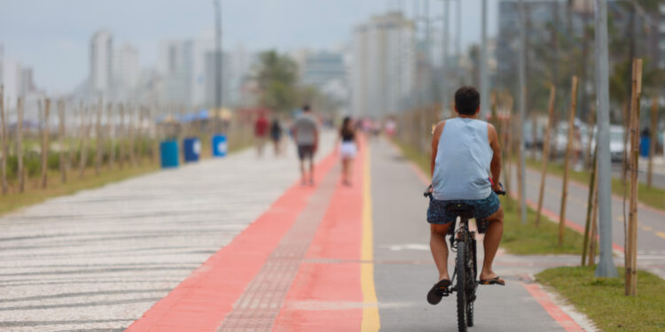 Com avanços na drenagem, revitalização da Orla de Matinhos alcança 92%