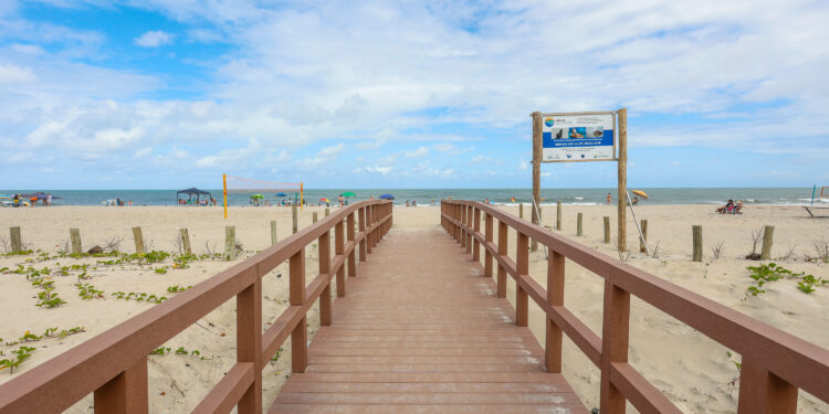 Com avanços na drenagem, revitalização da Orla de Matinhos alcança 92%