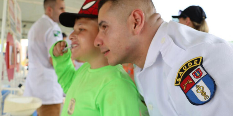 Cães, carros e equipamentos: exposições das polícias chamam atenção de turistas no Litoral